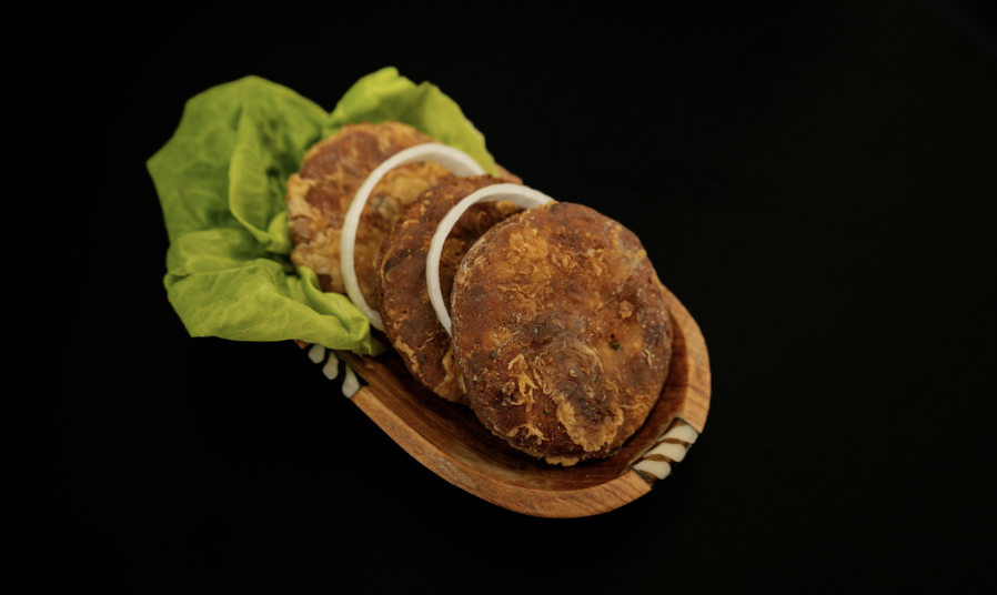 Lentil, Red kidney beans and Millet patties served with spinach and tzatziki